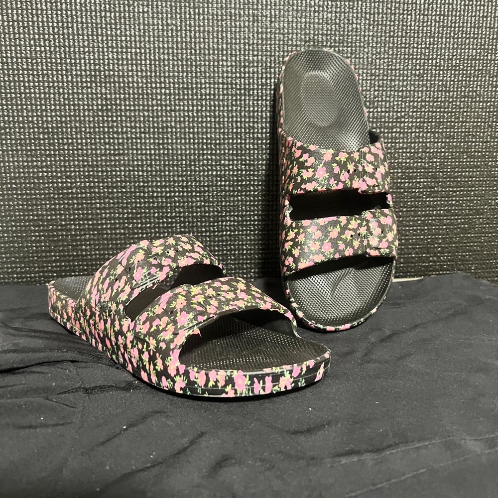 Freedom Moses Moses Two Band Slides in the "Pop Bloom" floral print.